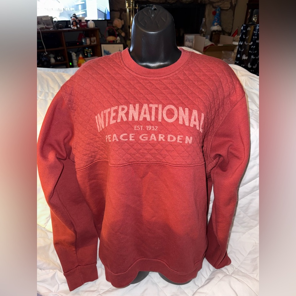 Blue 84 INTERNATIONAL EST. 1932 PEACE GARDEN Pullover